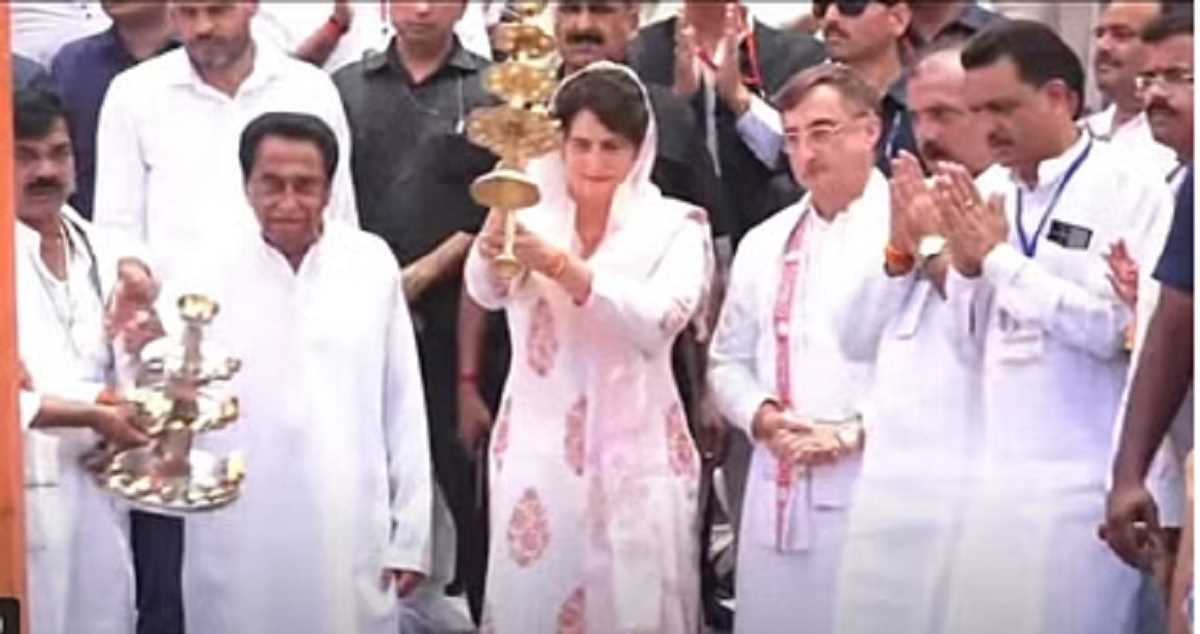 मध्यप्रदेश के 18 साल देख लीजिए, अब छह महीने बचे सोचने के लिए :प्रियंका गांधी मध्यप्रदेश के 18 साल देख लीजिए, अब छह महीने बचे सोचने के लिए :प्रियंका गांधी